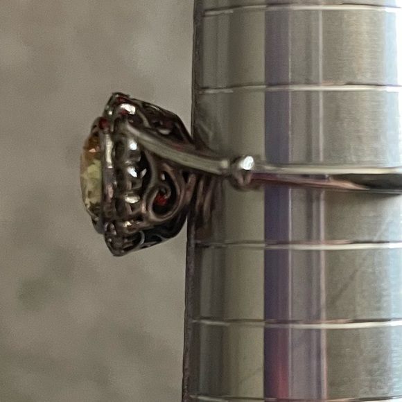 💛 2/$20 💛 Fragrant Jewels ring. Sz 7 - Picture 3 of 3